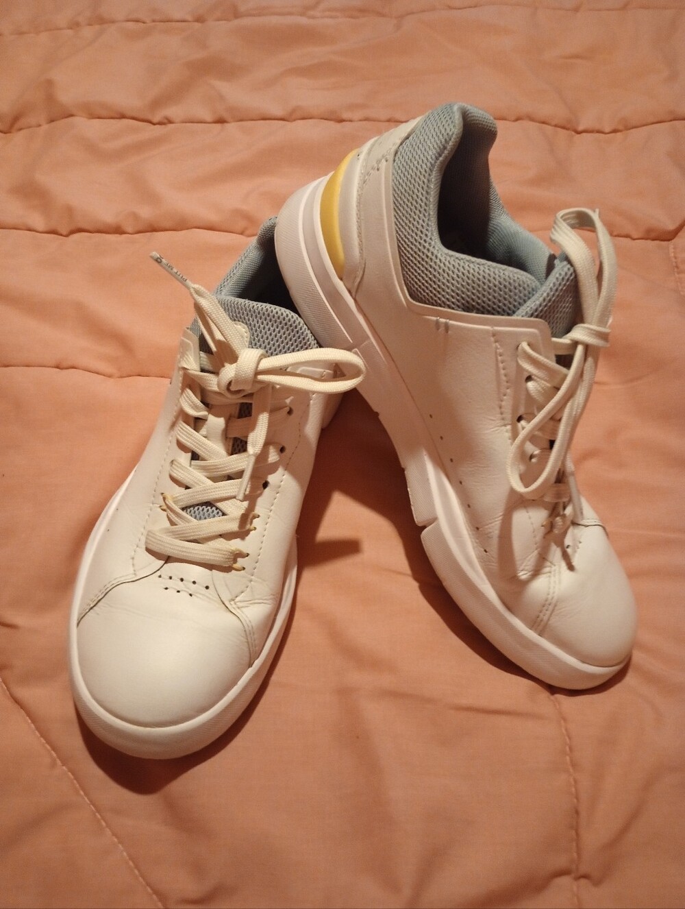 Women's On Cloud The Roger Advantage Sneakers